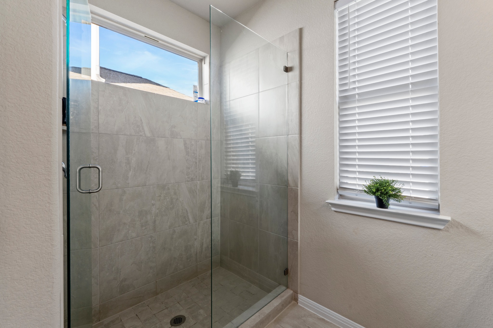 159 MacArthur Drive Leander, TX 78641 - Photo 18 of 31 a bathroom with a shower