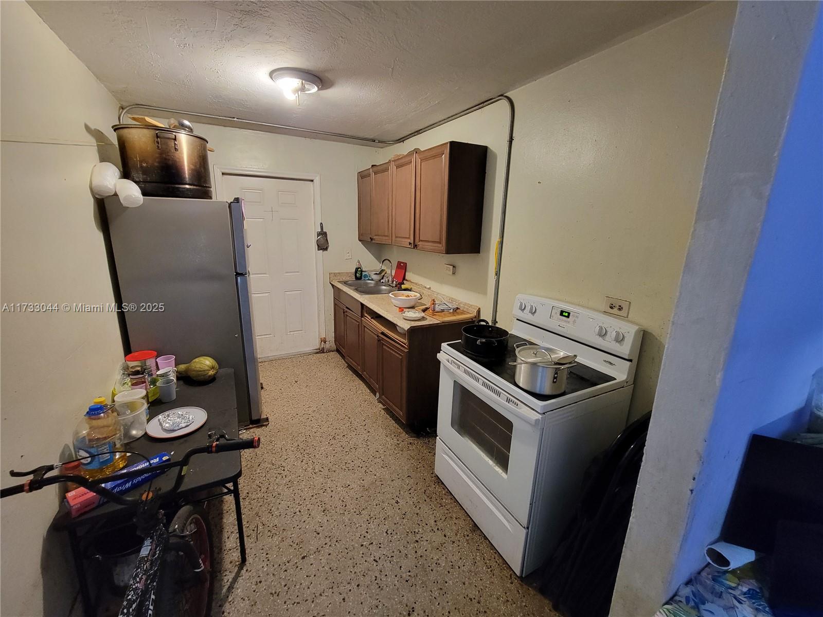 516 Southwest 9th Avenue Homestead, FL 33030 - Photo 6 of 16 Unit 1