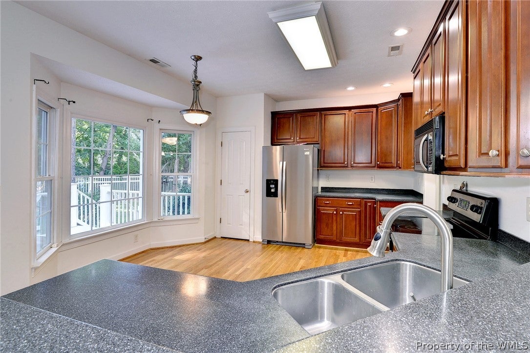 9923 Swallow Ridge Toano, VA 23168 - Photo 10 of 37 Gallery Image 10