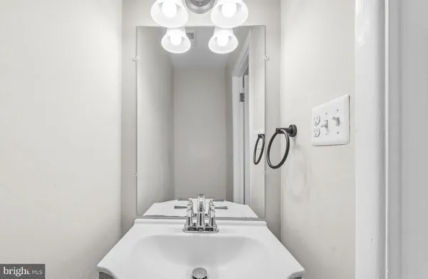 $2,550 | 19728 Wootton Avenue, Poolesville, MD 20837