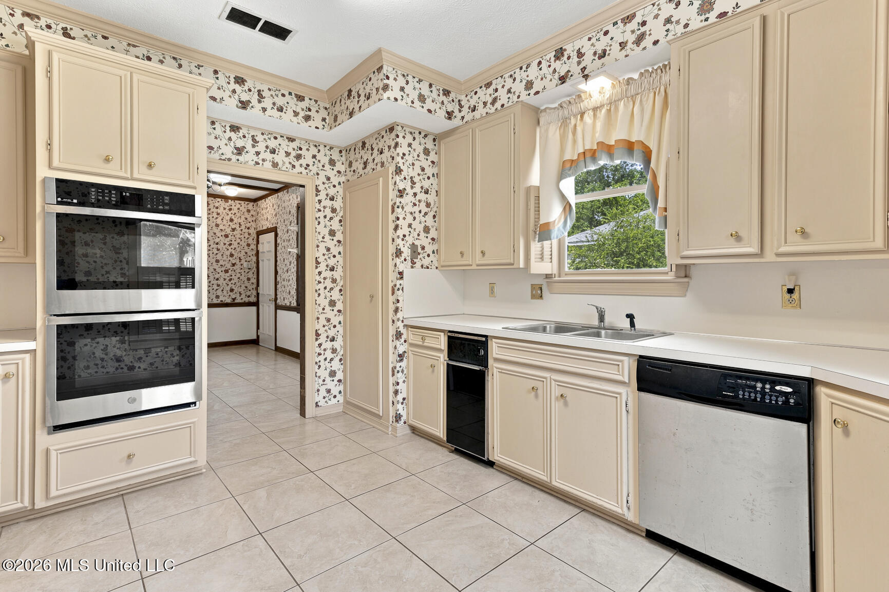 1025 Northpointe Drive Jackson, MS 39211 - Photo 7 of 40 1025 Northpointe Dr-32