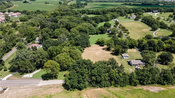 $250,000 | 1801 Southwest Sampson Road, Lee's Summit, MO 64082
