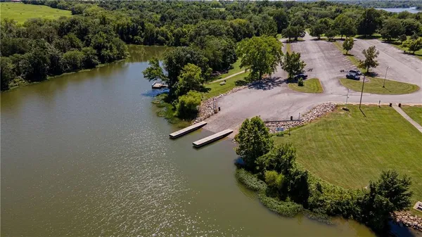 $250,000 | 1801 Southwest Sampson Road, Lee's Summit, MO 64082