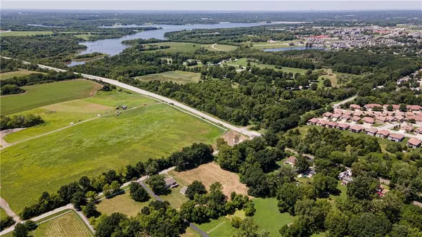 $250,000 | 1801 Southwest Sampson Road, Lee's Summit, MO 64082