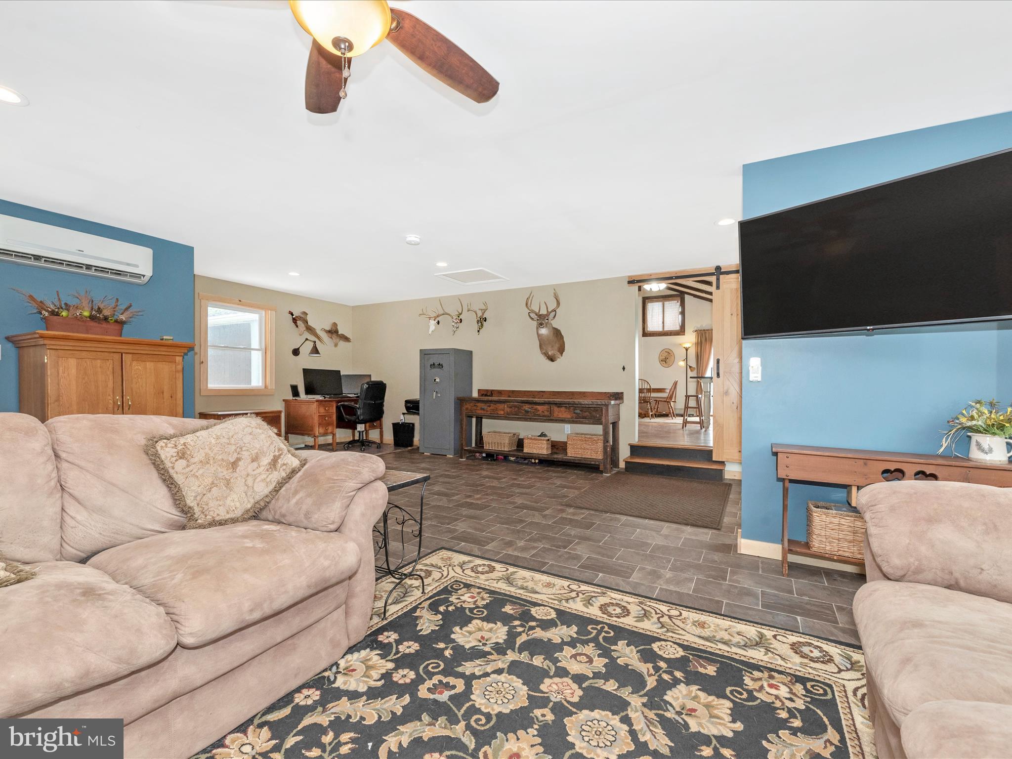 5618 Mt Briar Road Keedysville, MD 21756 - Photo 12 of 59 Living Room