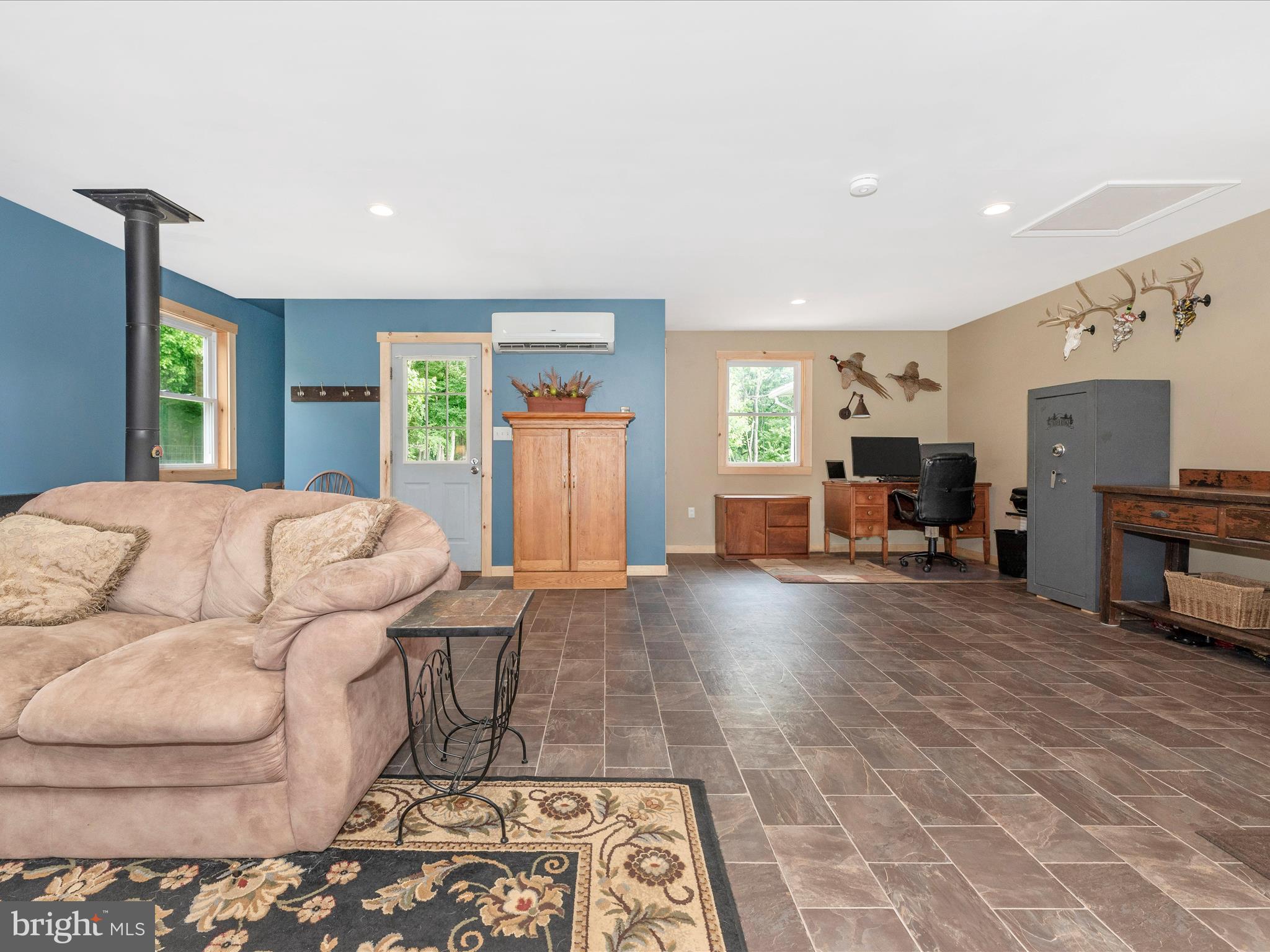 5618 Mt Briar Road Keedysville, MD 21756 - Photo 13 of 59 Living Room