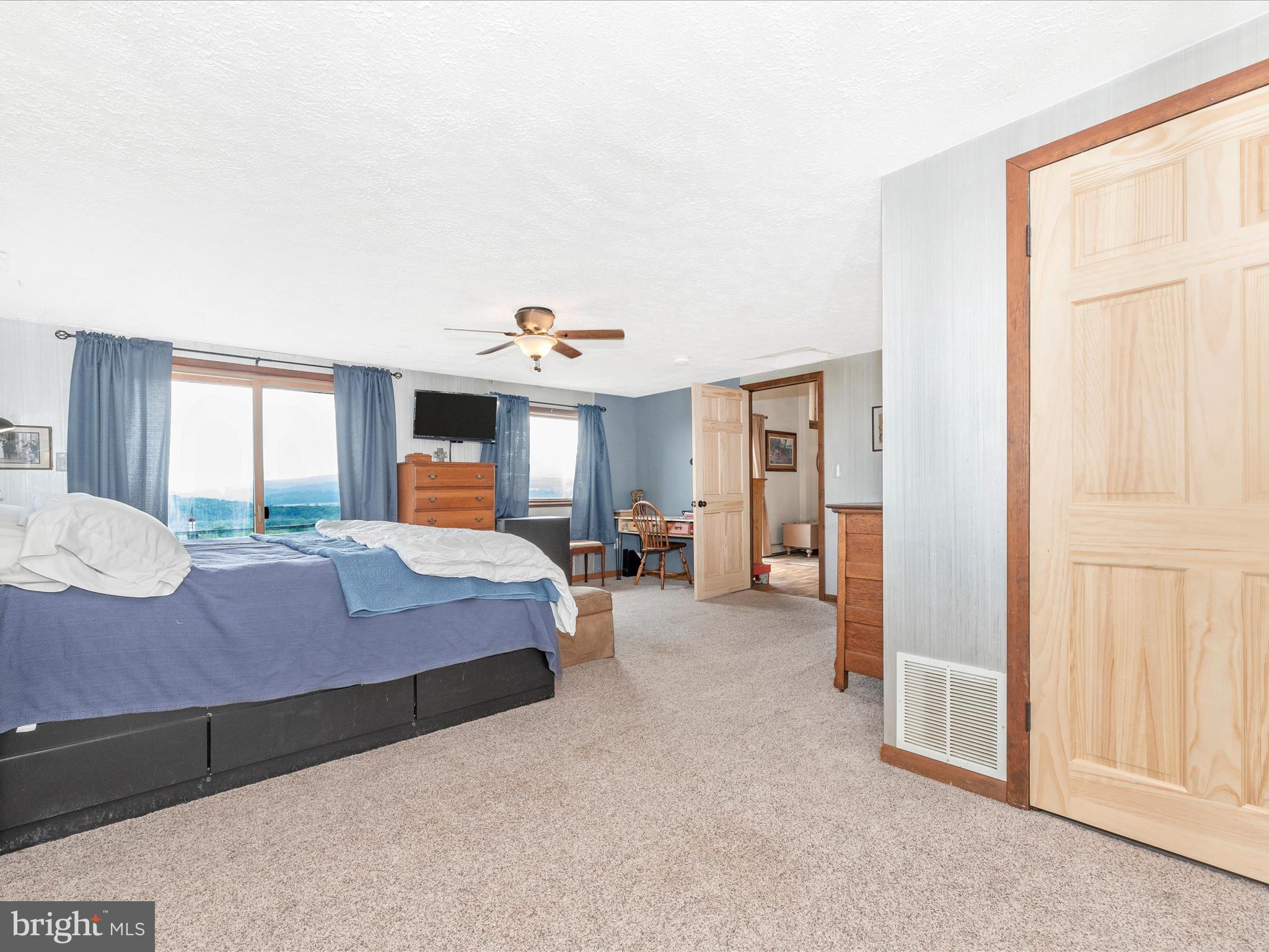 5618 Mt Briar Road Keedysville, MD 21756 - Photo 33 of 59 Primary Bedroom