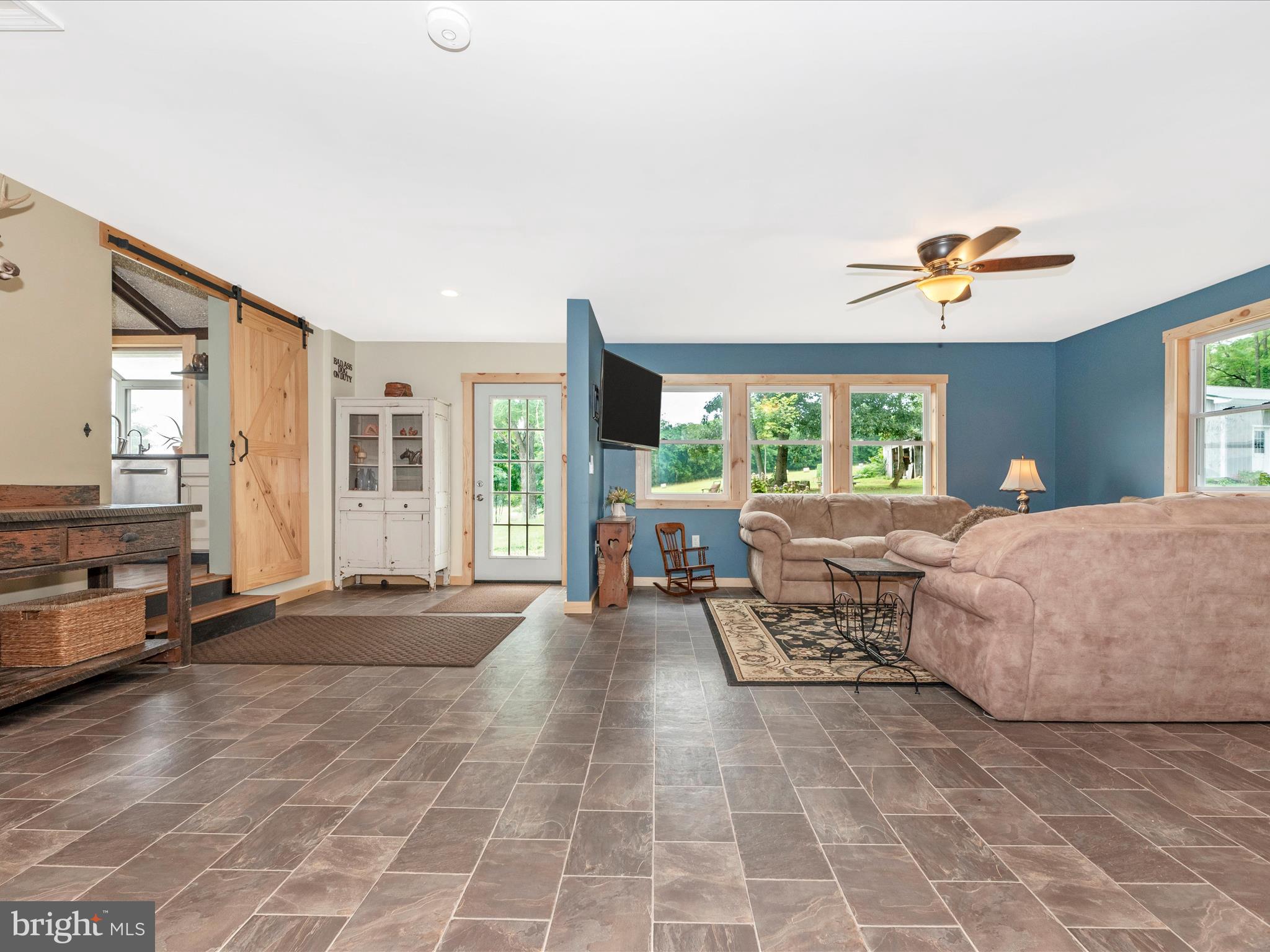 5618 Mt Briar Road Keedysville, MD 21756 - Photo 7 of 59 Living Room
