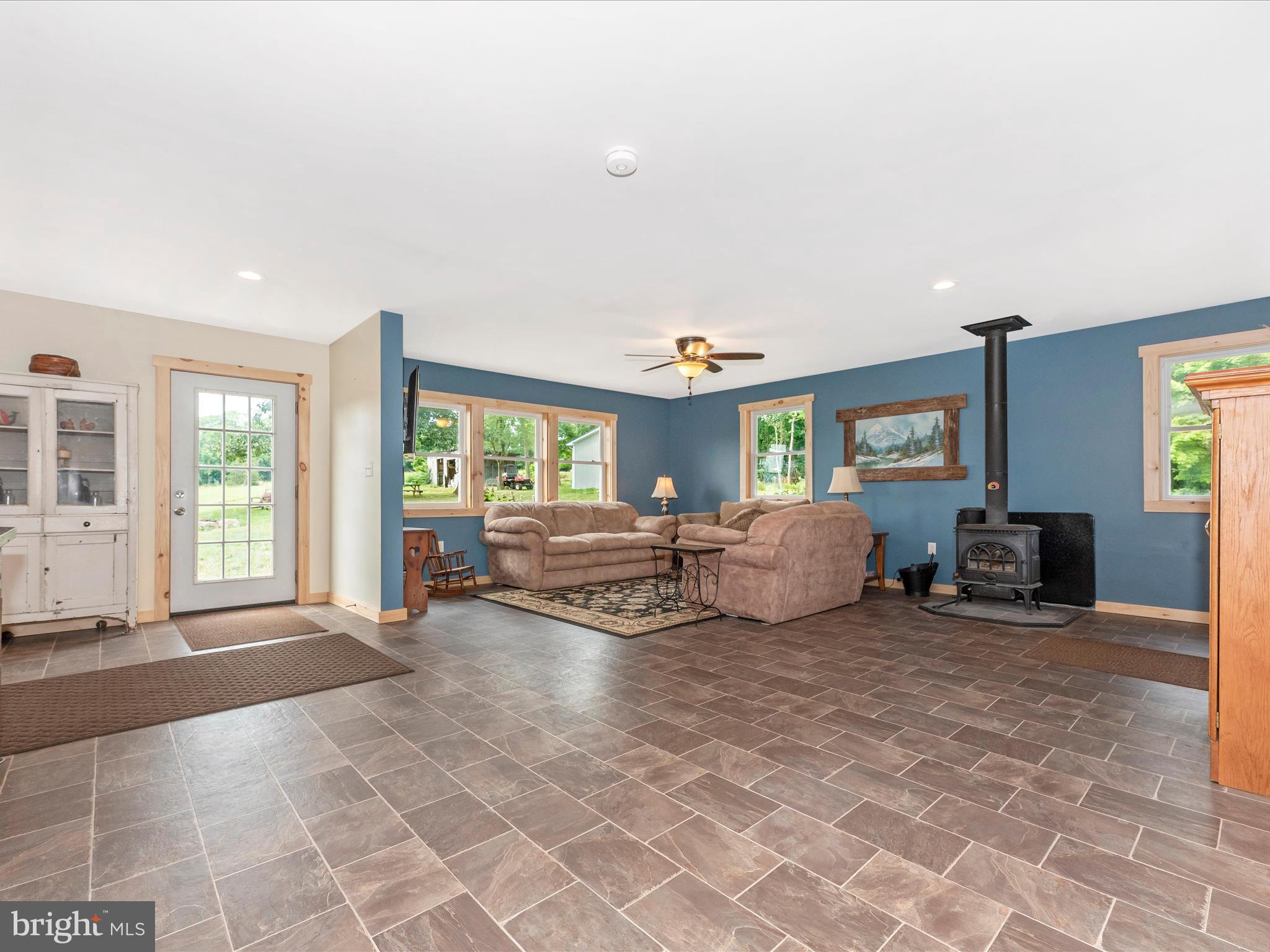 5618 Mt Briar Road Keedysville, MD 21756 - Photo 10 of 59 Living Room