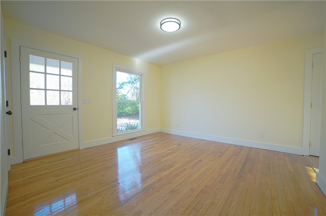 218 Thomas Heights Circle Seneca, SC 29678 - Photo 4 of 27 Like new! Updated throughout. Freshly finished hardwoods, painted.