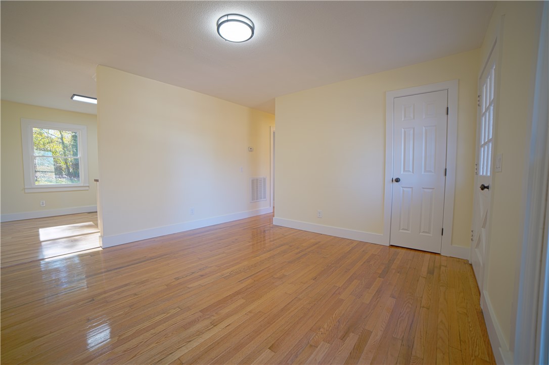 218 Thomas Heights Circle Seneca, SC 29678 - Photo 5 of 27 Alternate view of the Living Room