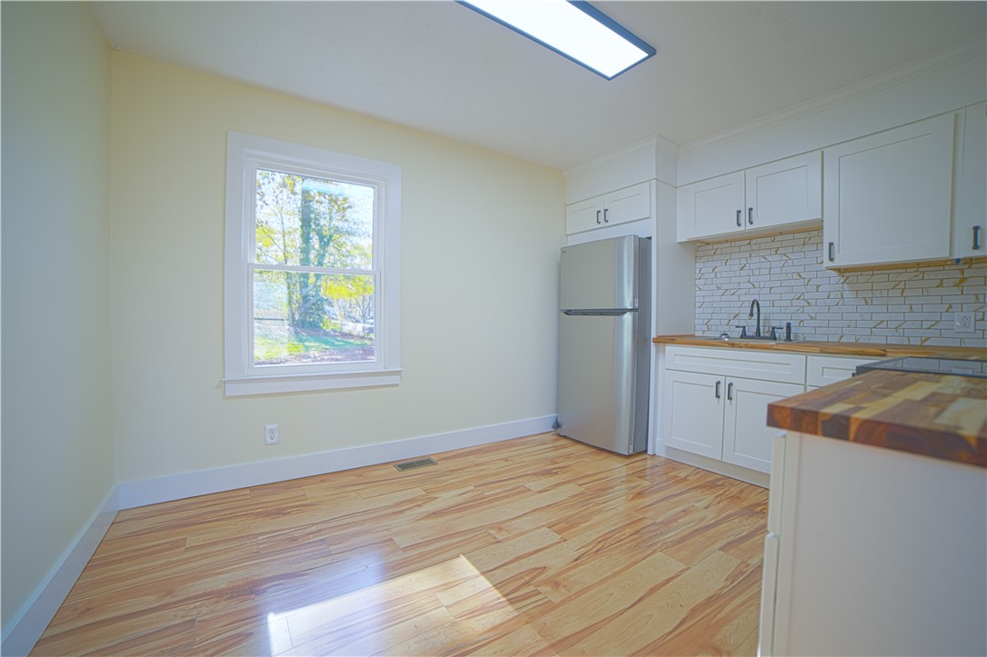 218 Thomas Heights Circle Seneca, SC 29678 - Photo 8 of 27 Bright remodeled kitchen with dining area.