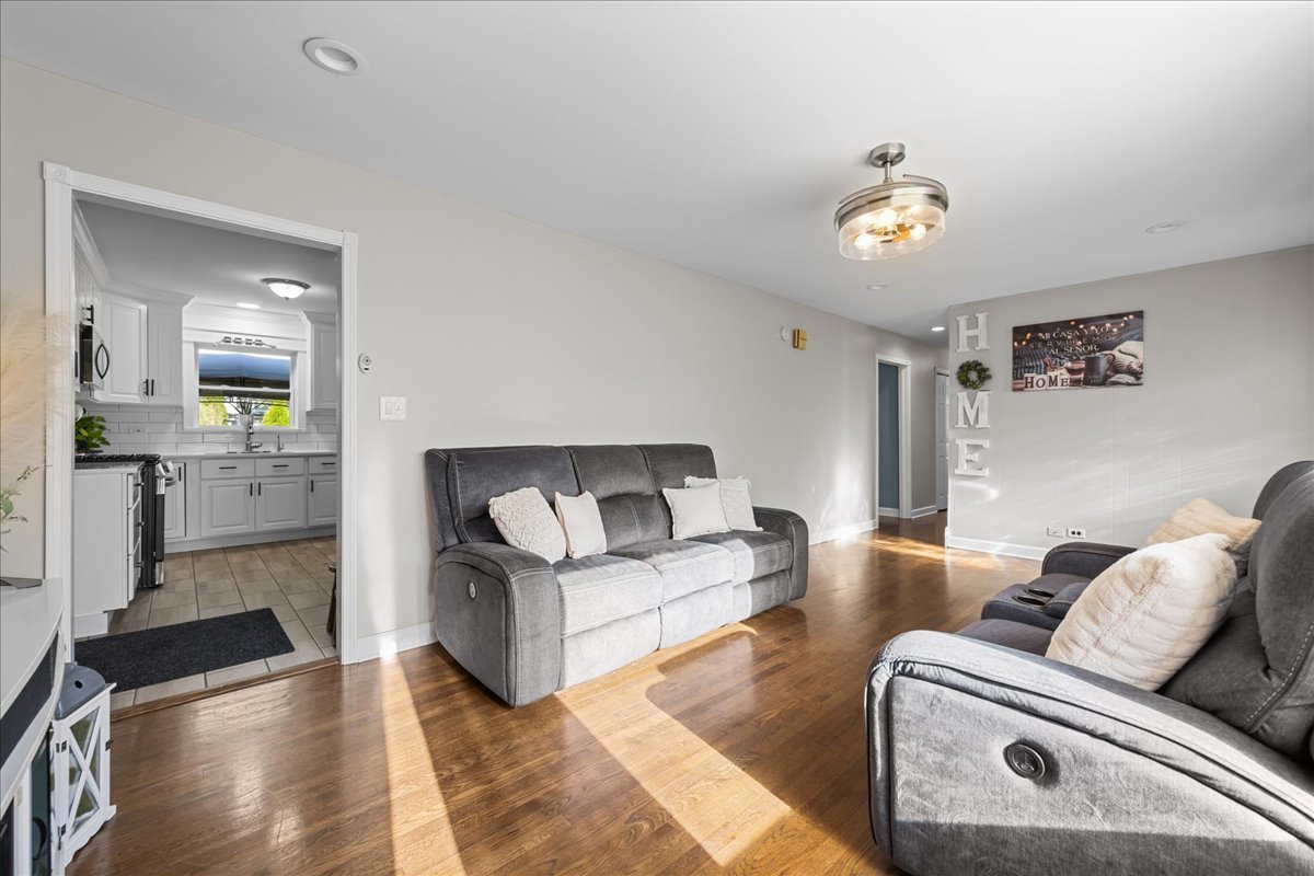 1302 Cary Road Algonquin, IL 60102 - Photo 3 of 26