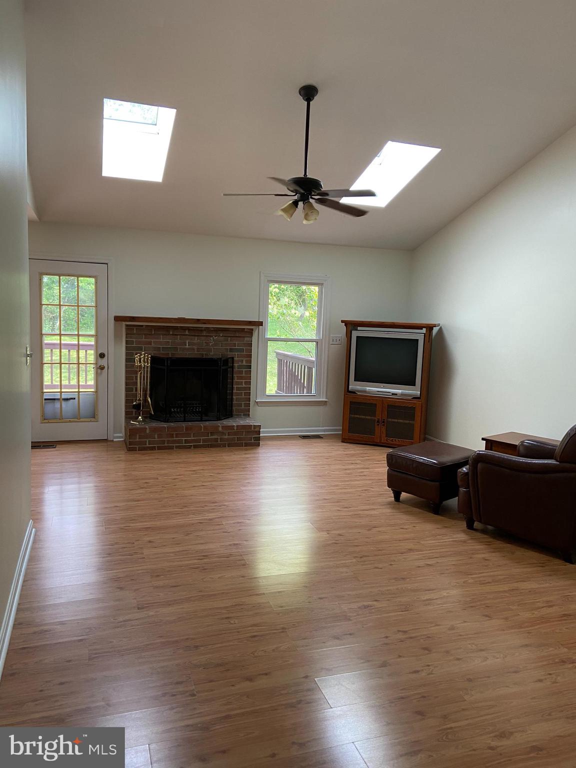 6232 Ridge Lane Warrenton, VA 20187 - Photo 2 of 20 Living room