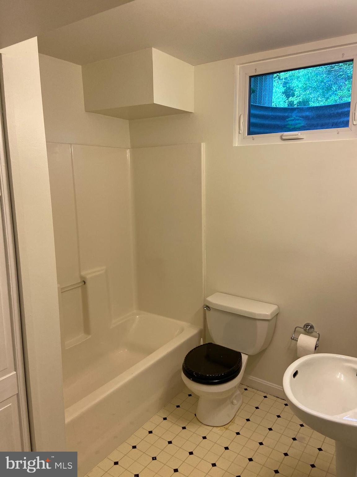 6232 Ridge Lane Warrenton, VA 20187 - Photo 18 of 20 Basement full bath