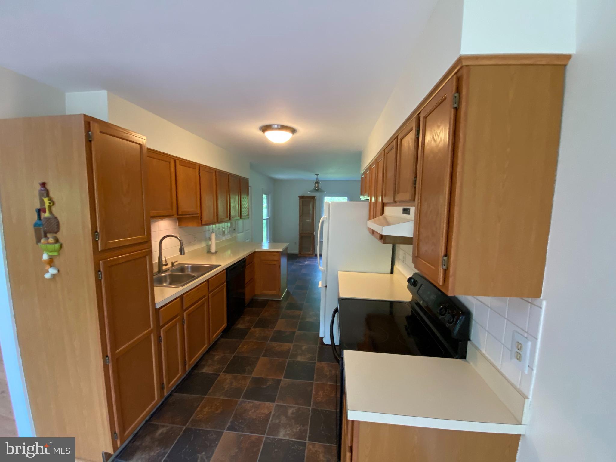 6232 Ridge Lane Warrenton, VA 20187 - Photo 5 of 20 Kitchen
