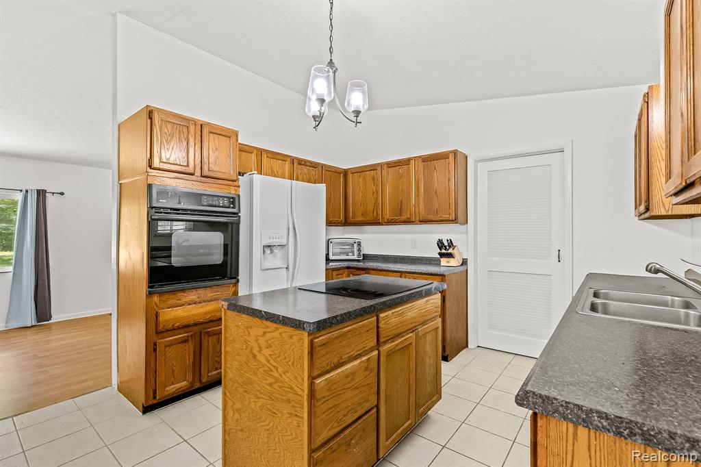 7995 Schrepfer Road Howell, MI 48855 - Photo 12 of 24