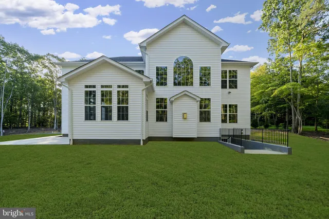 a view of a backyard with a house