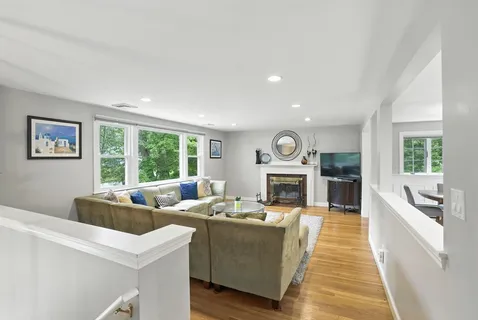 $1,278,000 | 1 Glenridge Drive, Bedford, MA 01730