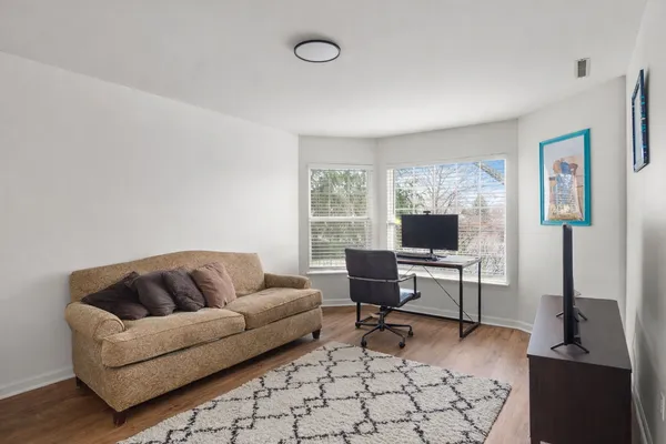 $276,900 | 111 Hidden Creek Lane, North Aurora, IL 60542