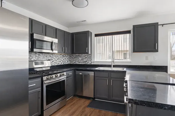 $276,900 | 111 Hidden Creek Lane, North Aurora, IL 60542