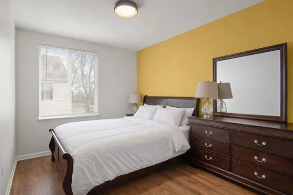 $276,900 | 111 Hidden Creek Lane, North Aurora, IL 60542
