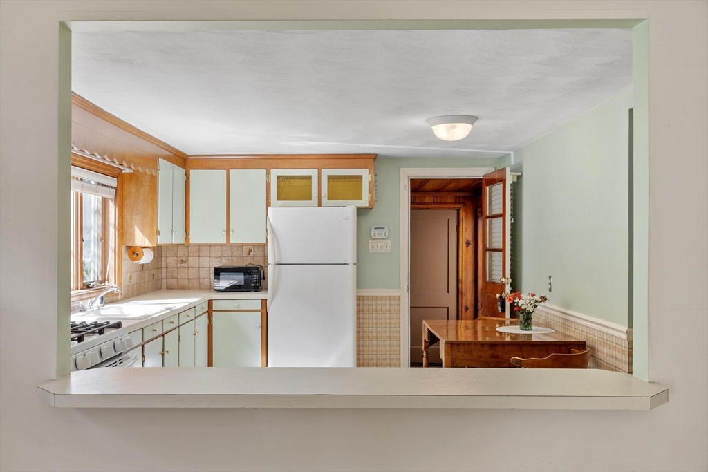 48 Chickering Street Lawrence, MA 01843 - Photo 11 of 38