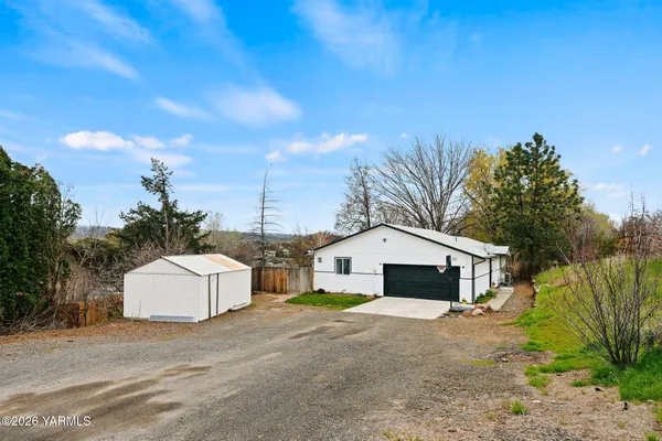 $412,000 | 10 Cedar Hill Drive, Yakima, WA 98908