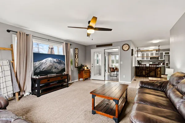 $412,000 | 10 Cedar Hill Drive, Yakima, WA 98908