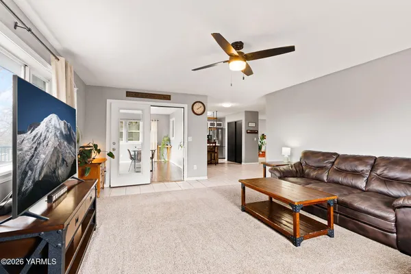 $412,000 | 10 Cedar Hill Drive, Yakima, WA 98908