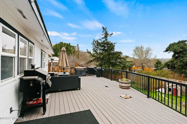 $412,000 | 10 Cedar Hill Drive, Yakima, WA 98908