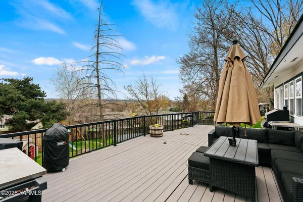 $412,000 | 10 Cedar Hill Drive, Yakima, WA 98908