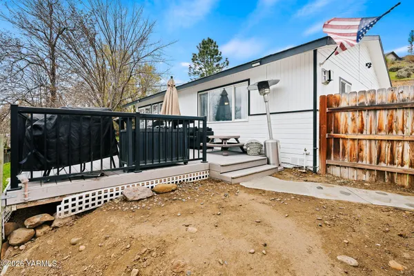$412,000 | 10 Cedar Hill Drive, Yakima, WA 98908