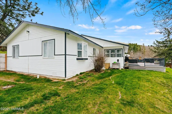 $412,000 | 10 Cedar Hill Drive, Yakima, WA 98908