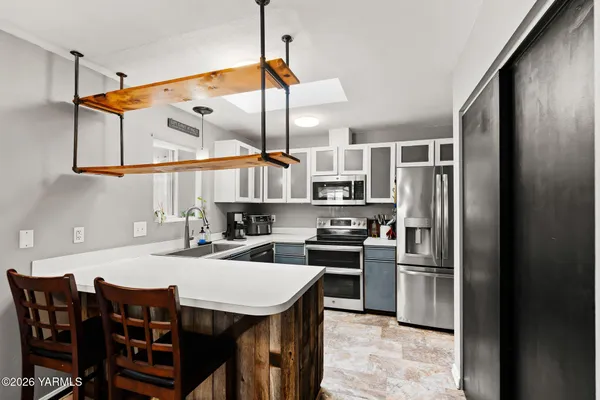 $412,000 | 10 Cedar Hill Drive, Yakima, WA 98908