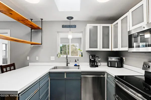$412,000 | 10 Cedar Hill Drive, Yakima, WA 98908