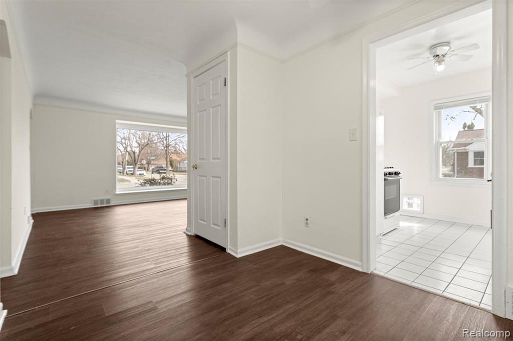15705 Champaign Road Allen Park, MI 48101 - Photo 7 of 42