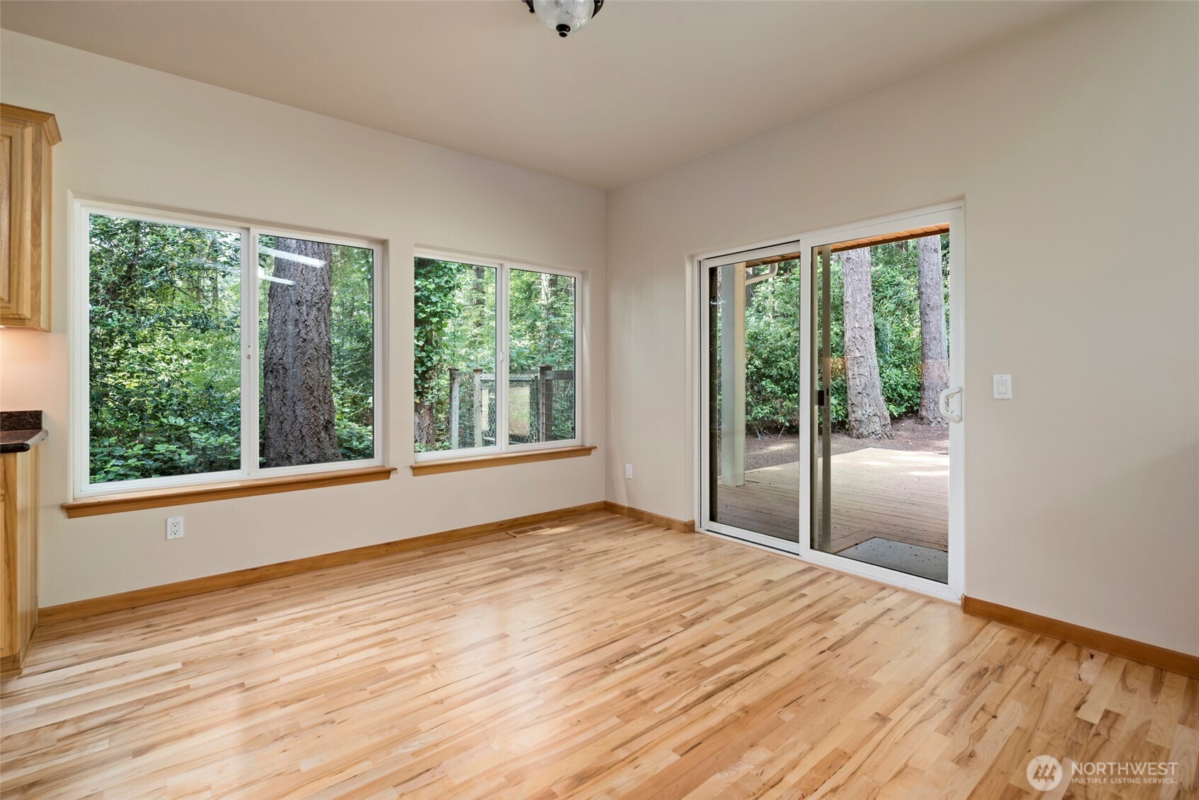 6301 Sahalee Court Clinton, WA 98236 - Photo 15 of 40