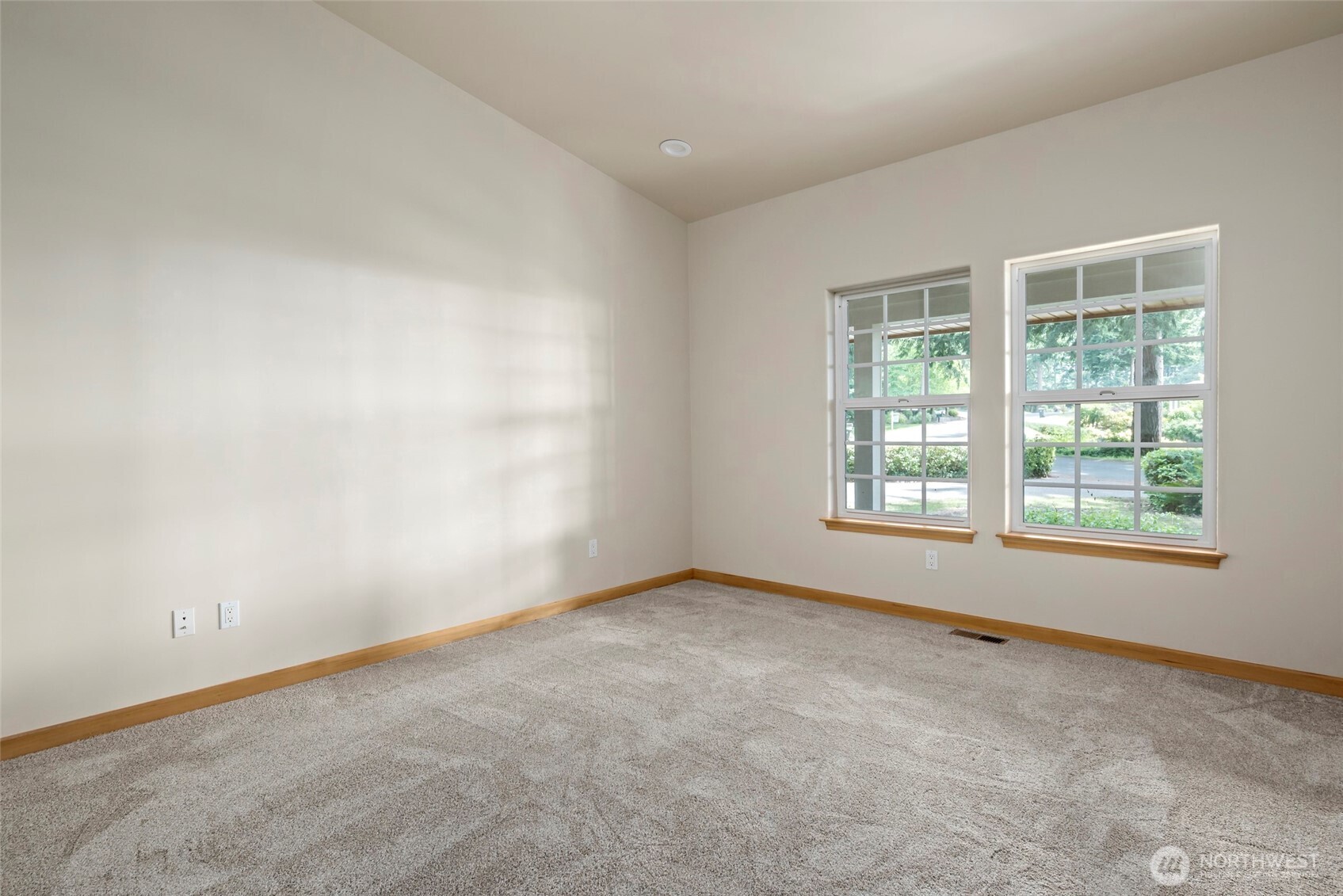 6301 Sahalee Court Clinton, WA 98236 - Photo 26 of 40