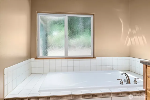 $955,000 | 6301 Sahalee Court, Clinton, WA 98236