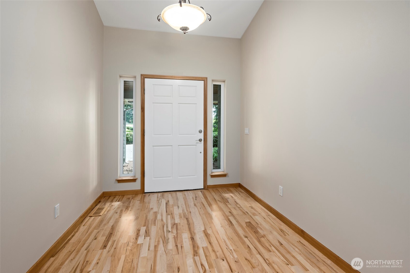 6301 Sahalee Court Clinton, WA 98236 - Photo 4 of 40