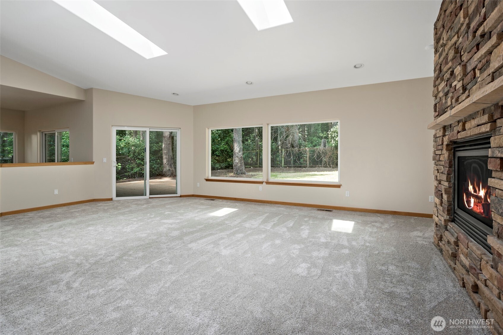 6301 Sahalee Court Clinton, WA 98236 - Photo 7 of 40