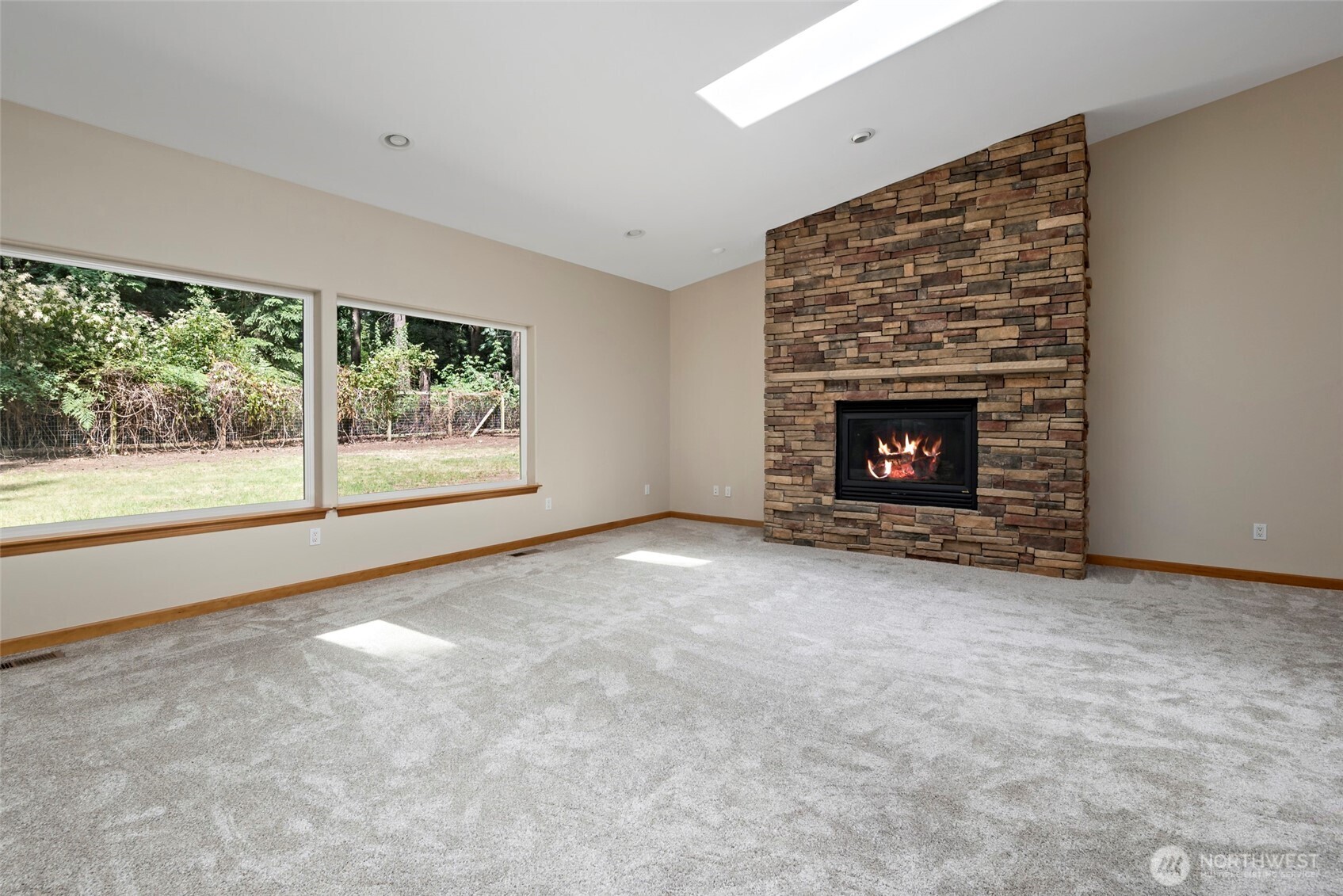 6301 Sahalee Court Clinton, WA 98236 - Photo 9 of 40