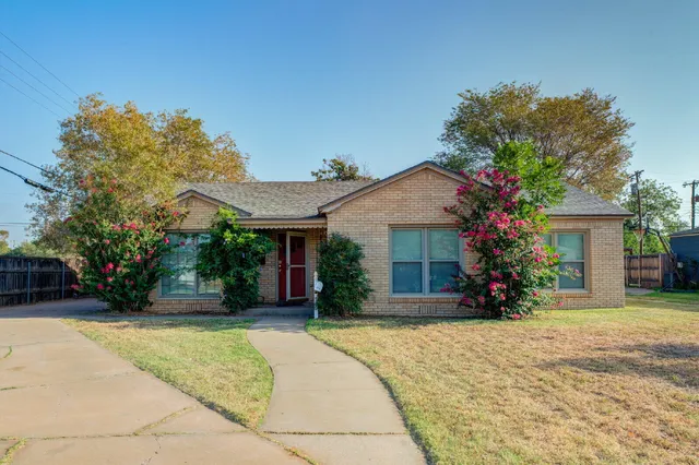 $2,200 | 2430 30th Street, Lubbock, TX 79411