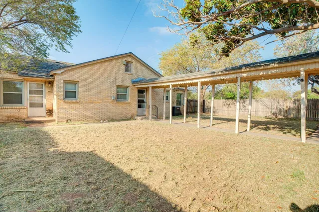 $2,200 | 2430 30th Street, Lubbock, TX 79411