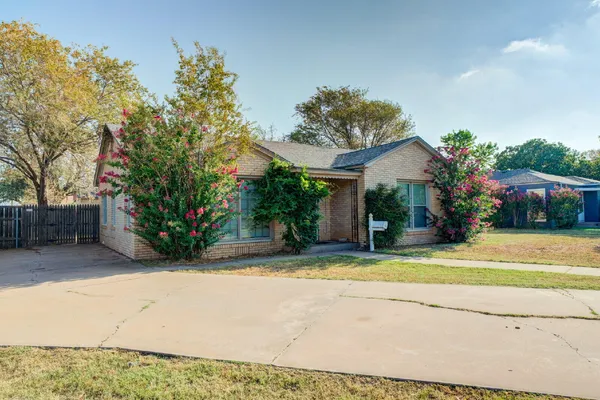 a view of house and outdoor space
