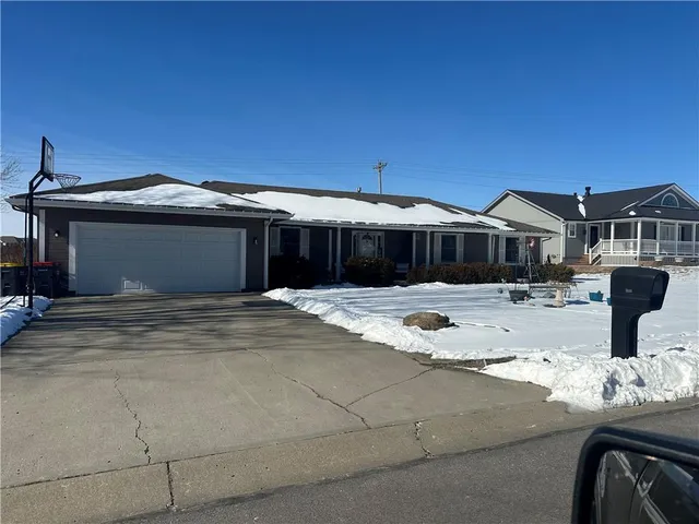 $350,000 | 1933 Meadowlane Street, Kearney, MO 64060