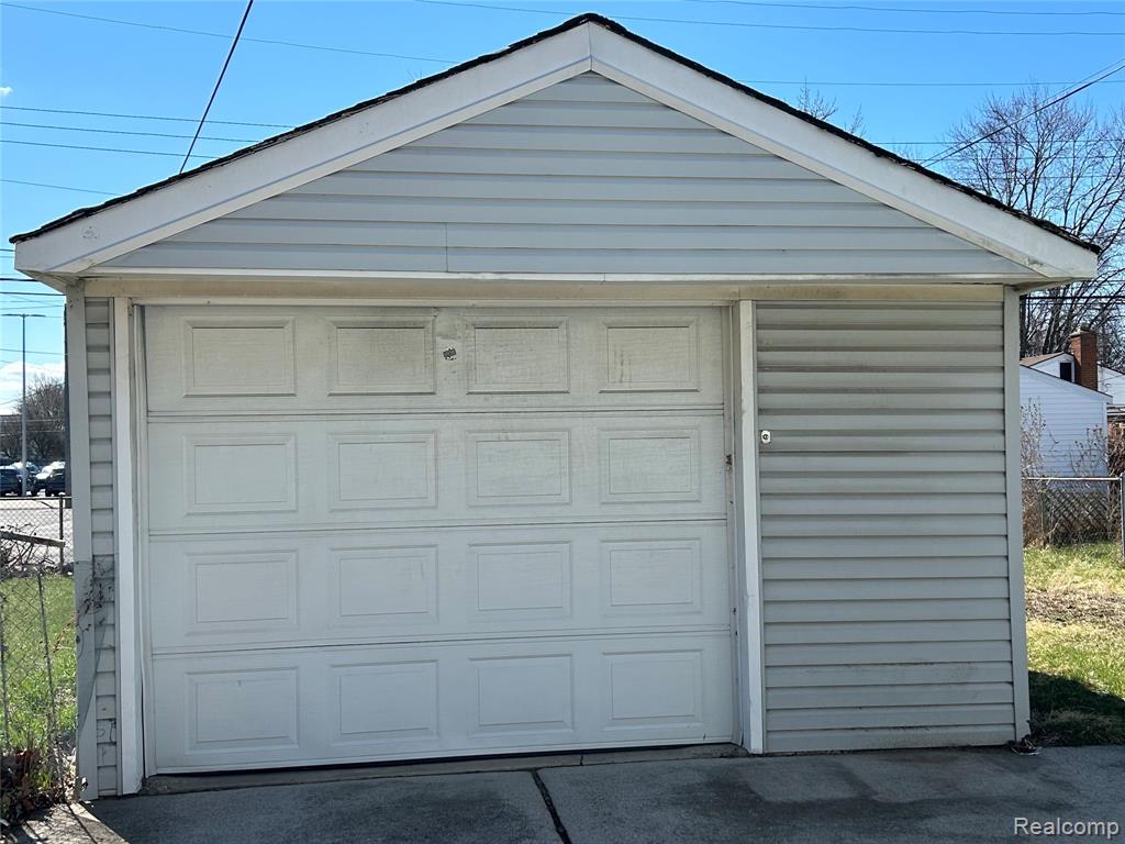 7546 Sterling Street Center Line, MI 48015 - Photo 28 of 29