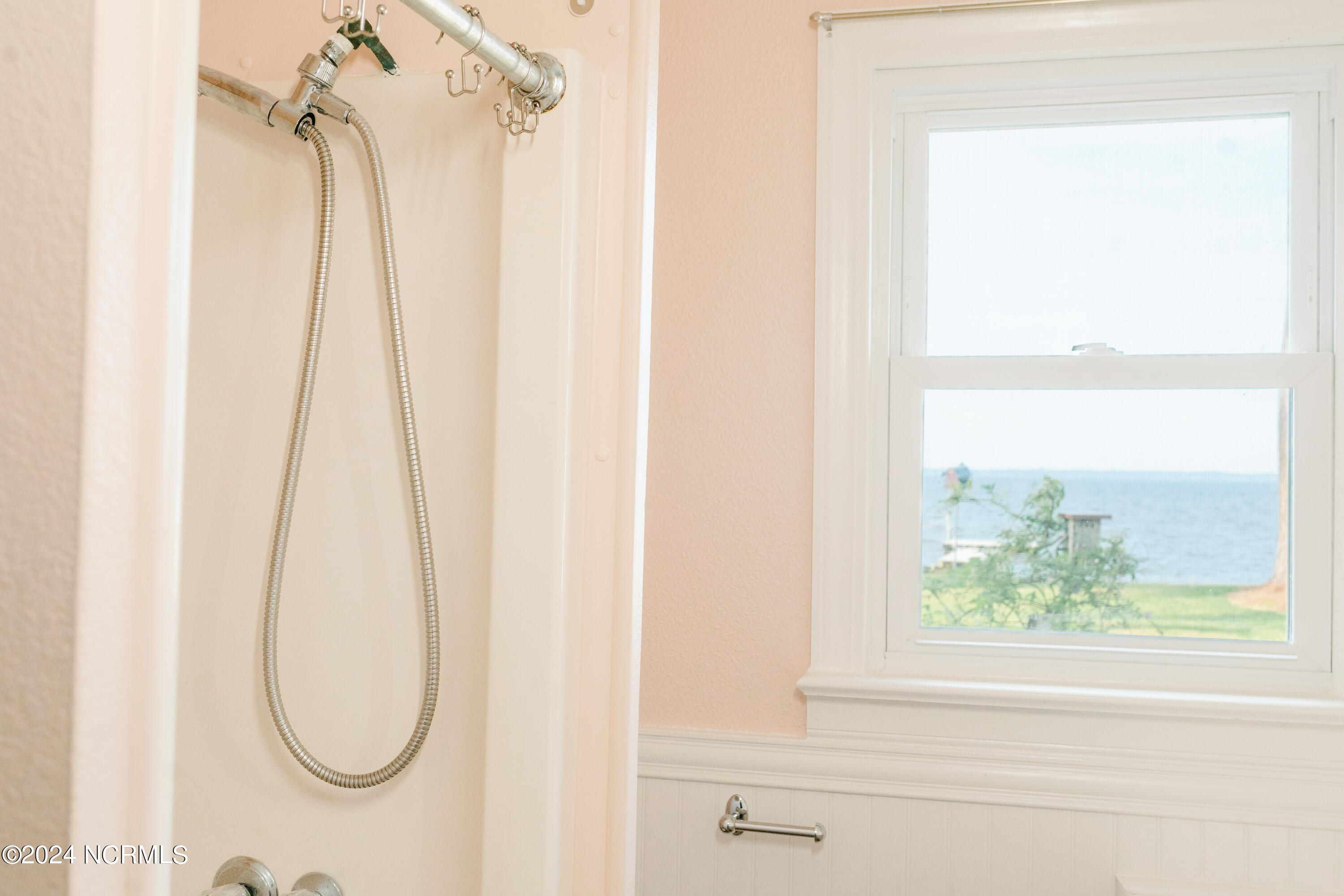 1039 Pinecrest Road Bath, NC 27808 - Photo 40 of 50 Main Bathroom
