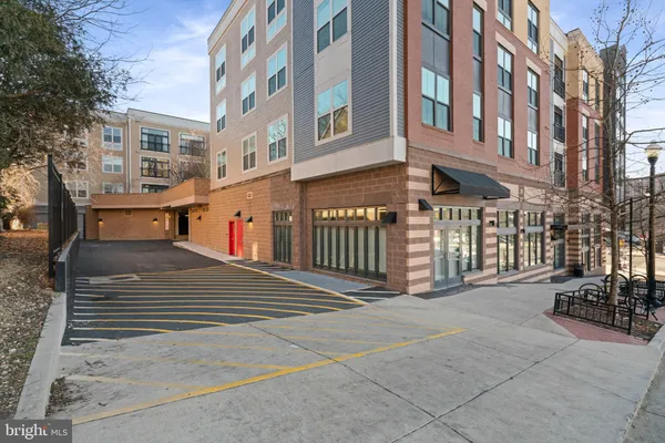 $1,800 | 989 South Buchanan Street, Unit 423, Arlington, VA 22204